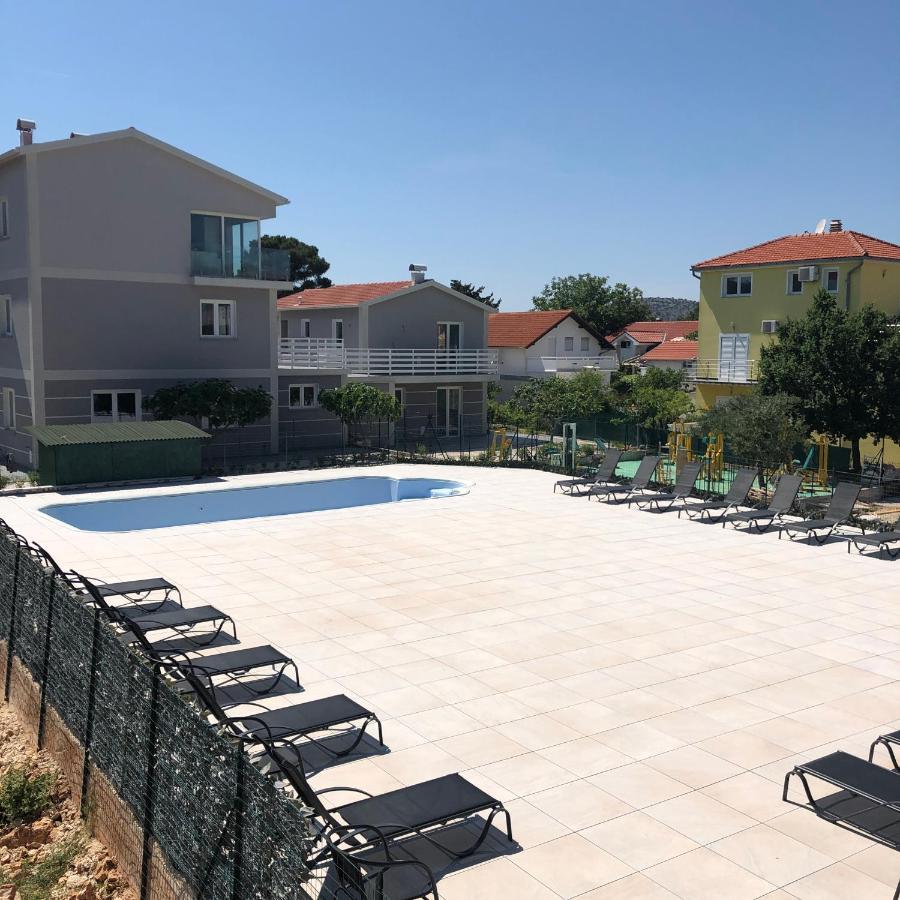 Lipovac Resort Ficus Bilice Eksteriør bilde